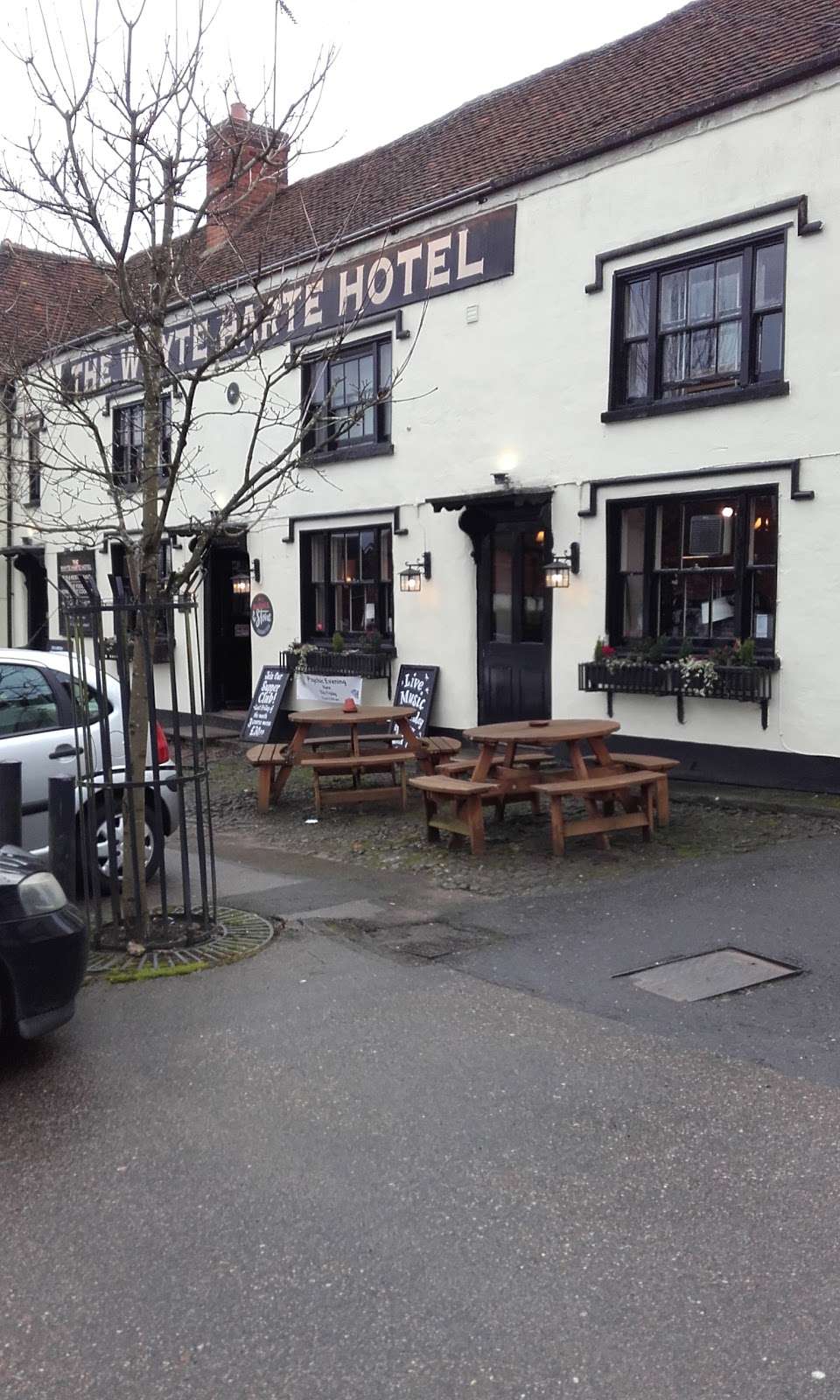 The Whyte Harte Hotel | 11-21 High St, Bletchingley, Redhill RH1 4PB, UK | Phone: 01883 743768