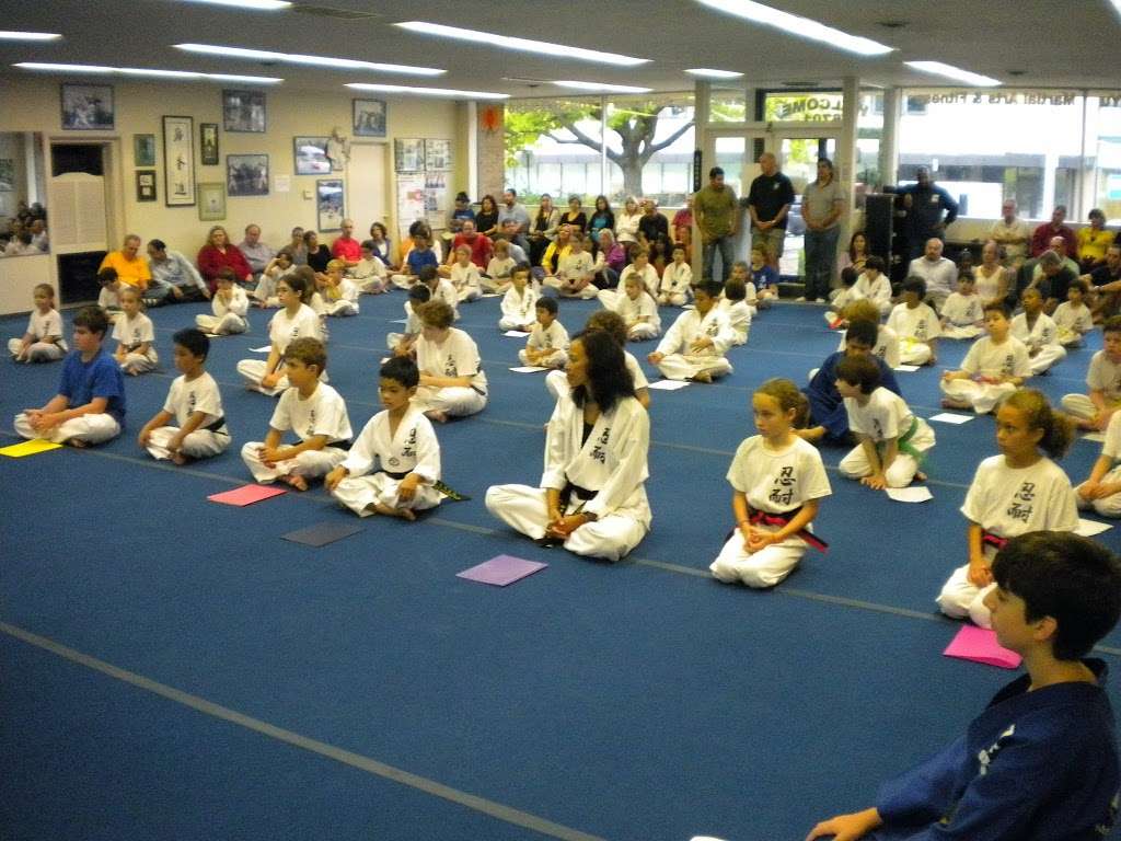 Master S.H. Yu Martial Arts | 6701 W North Ave, Oak Park, IL 60302, USA | Phone: (708) 383-3456