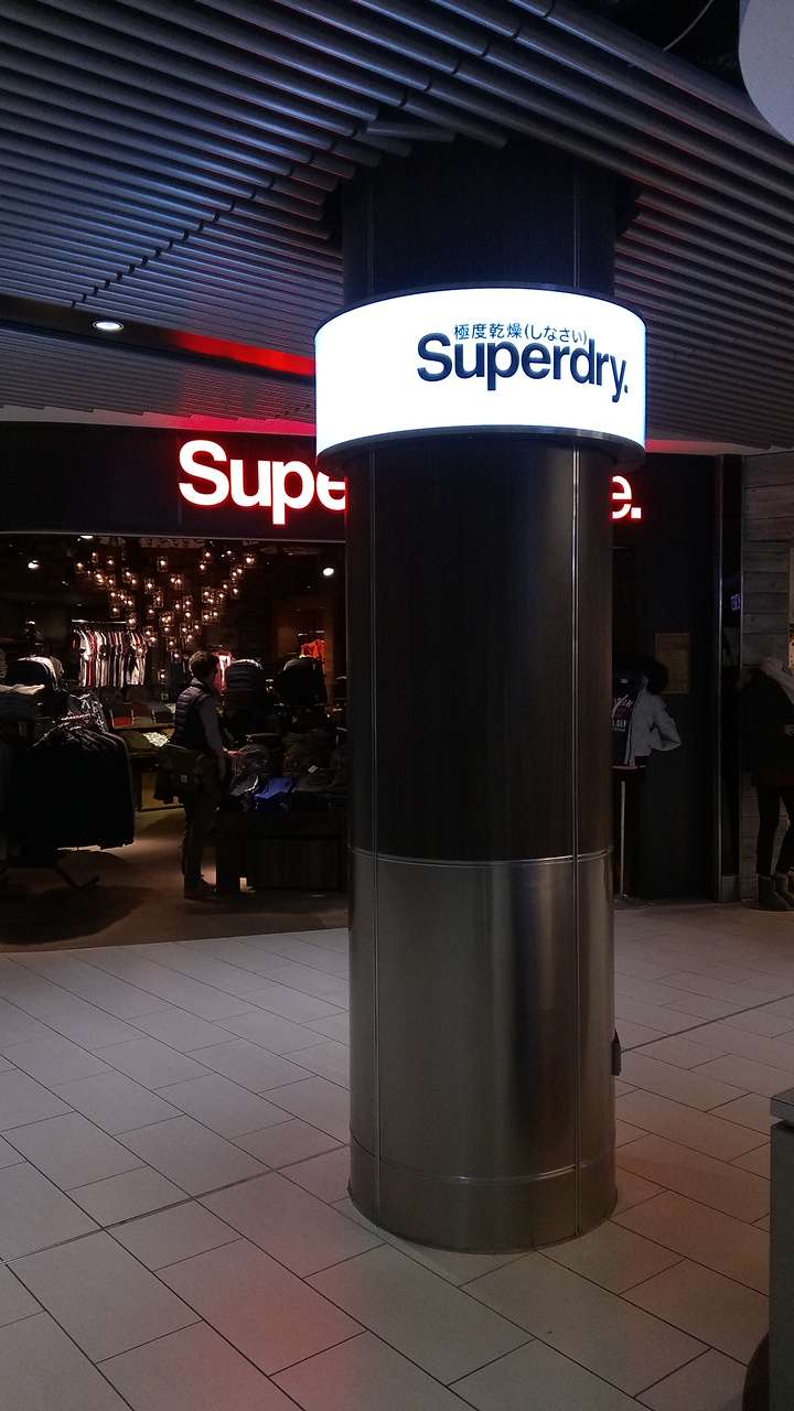 Superdry™ | Unit S201, Perimeter Rd E, Horley, Gatwick RH6 0NP, UK | Phone: 01293 557431