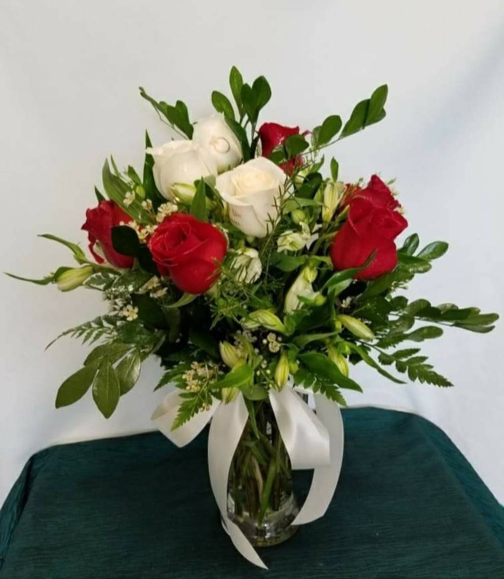 Speaking Roses Windsor | 1457 Lauzon Rd Unit 1, Windsor, ON N8S 3N2, Canada | Phone: (519) 915-8144