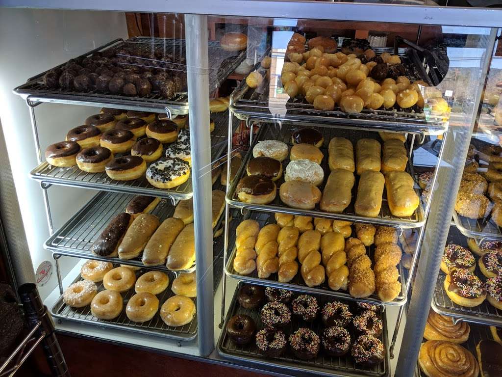 J and J Donuts | 42202 50th St W, Quartz Hill, CA 93536, USA | Phone: (661) 722-8156