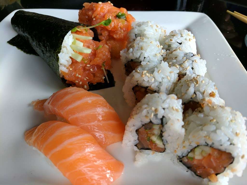 Sushi California | 26921 Sierra Hwy, Newhall, CA 91321, USA | Phone: (661) 251-3700