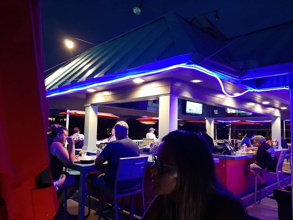 Buoys Waterfront Bar and Grill | 678 75th Ave, St Pete Beach, FL 33706, USA | Phone: (727) 939-2369