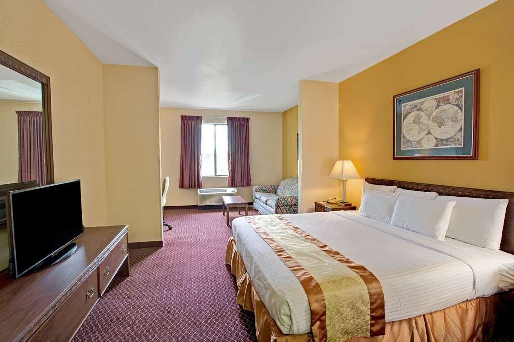 Days Inn & Suites by Wyndham Hickory | 1725 13th Ave Dr NW, Hickory, NC 28601, USA | Phone: (828) 270-7441