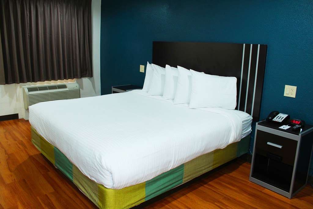 Stay Express Inn Dallas - Fair Park / Downtown | 8303 E R L Thornton Fwy, Dallas, TX 75228, USA | Phone: (214) 324-3731