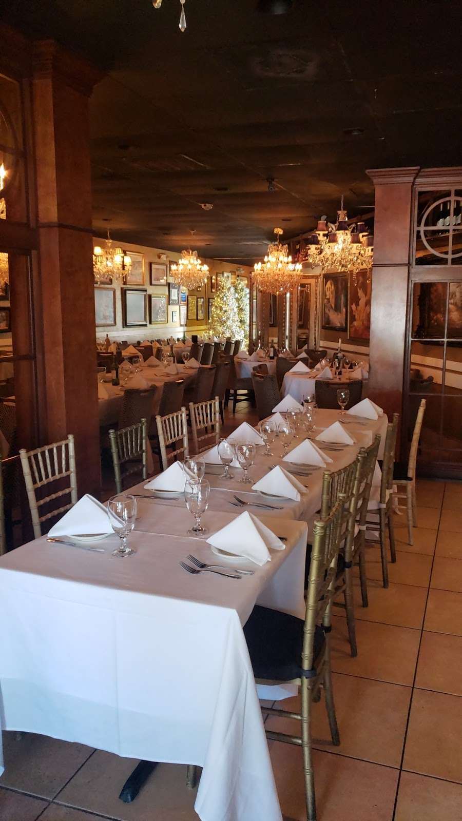 Catalina Restaurant | 1611 N Federal Hwy, Fort Lauderdale, FL 33305, USA | Phone: (954) 563-4141