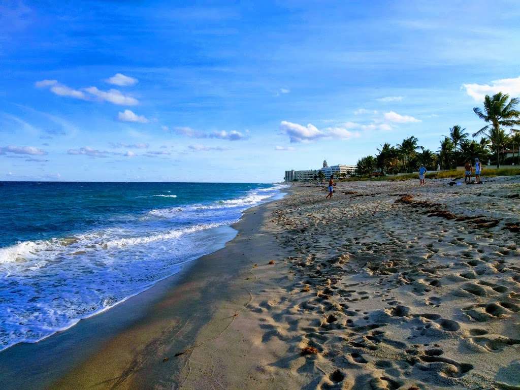 Public Beach Access | 399 N Ocean Blvd, Palm Beach, FL 33480, USA