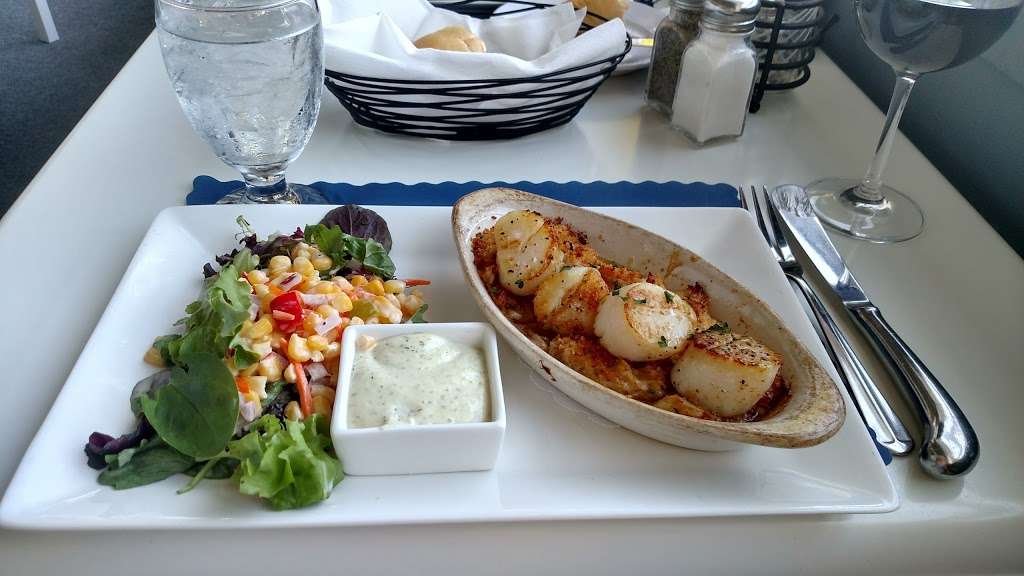 Zahnisers Dry Dock Restaurant | 251 C St, Solomons, MD 20688 | Phone: (410) 326-4817