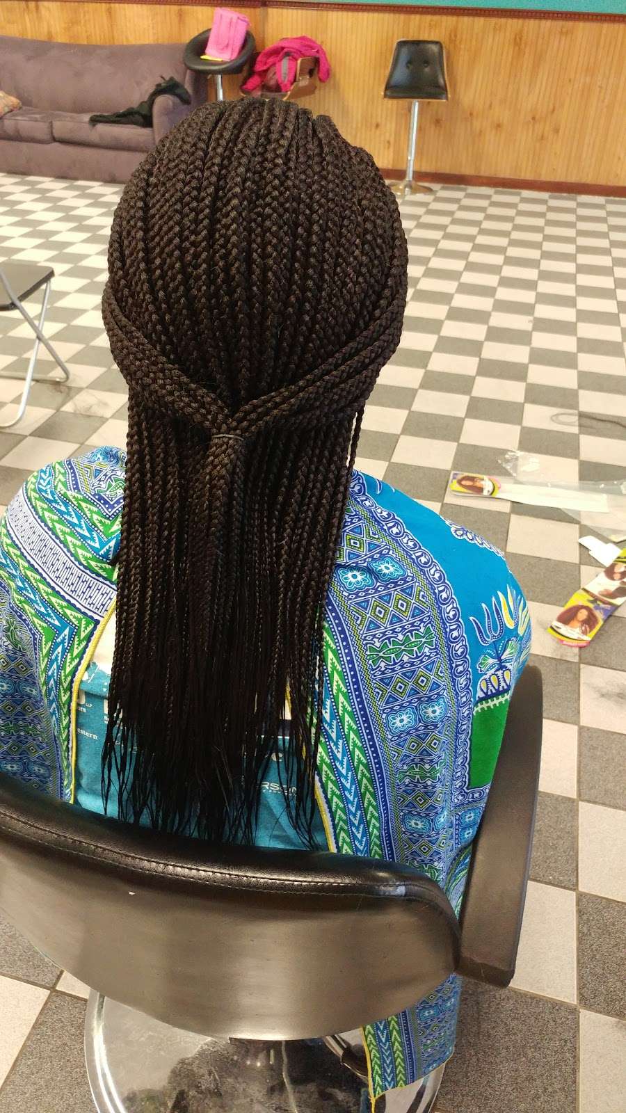 One Love African Hair Braiding | 239 S Lake St, Aurora, IL 60506, United States | Phone: (580) 678-6701