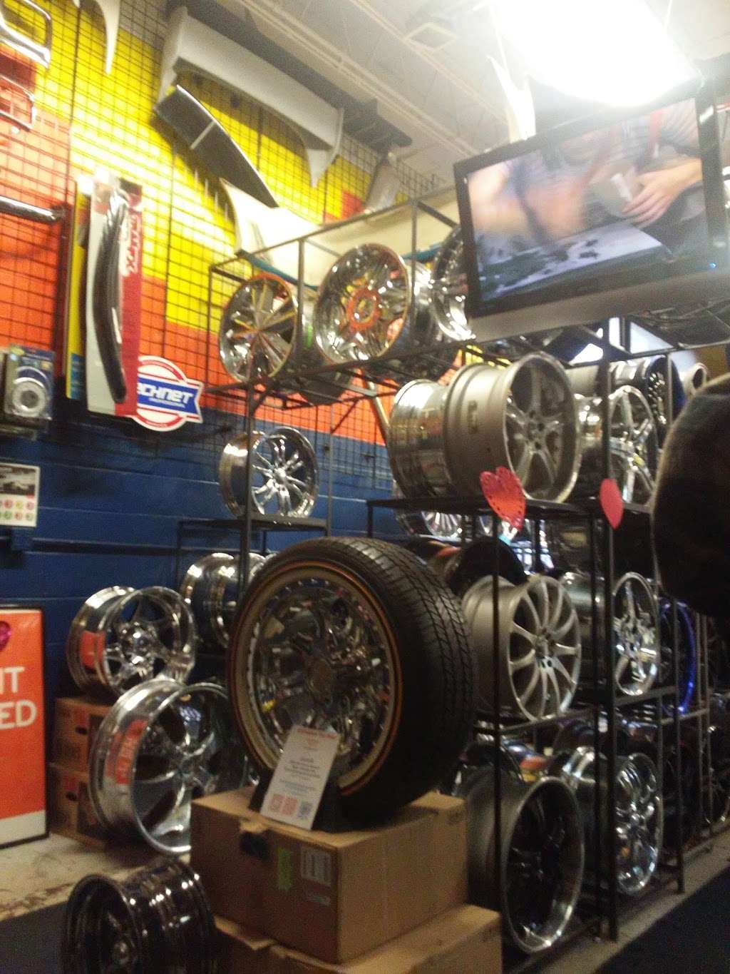 Chihuahua Tire & Rims - Elgin | 533 N State St, Elgin, IL 60123, USA | Phone: (847) 888-9091