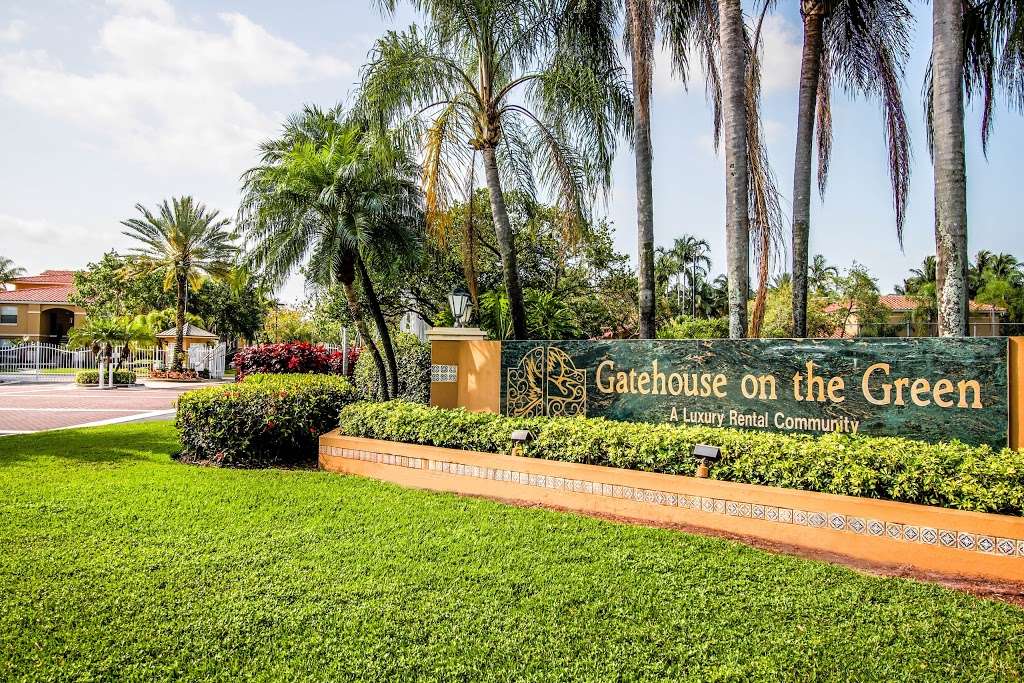 Gatehouse On the Green Apartments | 150 SW 91st Ave, Plantation, FL 33324, USA | Phone: (954) 424-0600