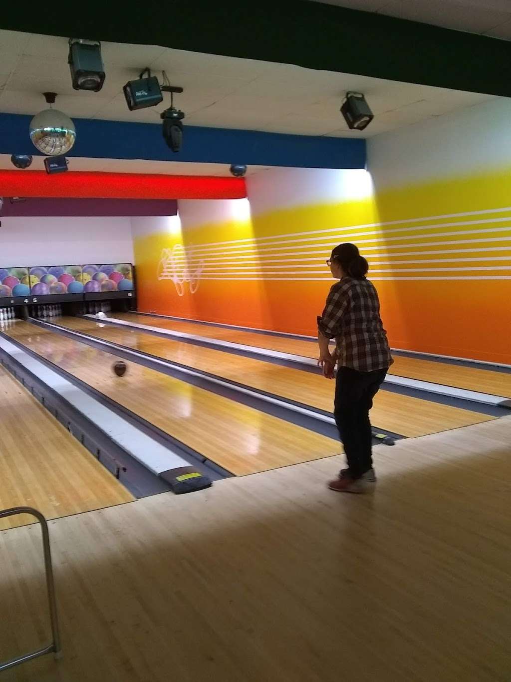Bests Bowling Center | 208 Rickey Rd, Monticello, IN 47960, USA | Phone: (574) 583-7358