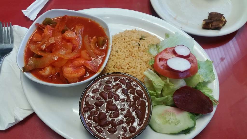 El Salvadoreño Restaurant | 791 Lonsdale Ave, Central Falls, RI 02863, USA | Phone: (401) 725-2226