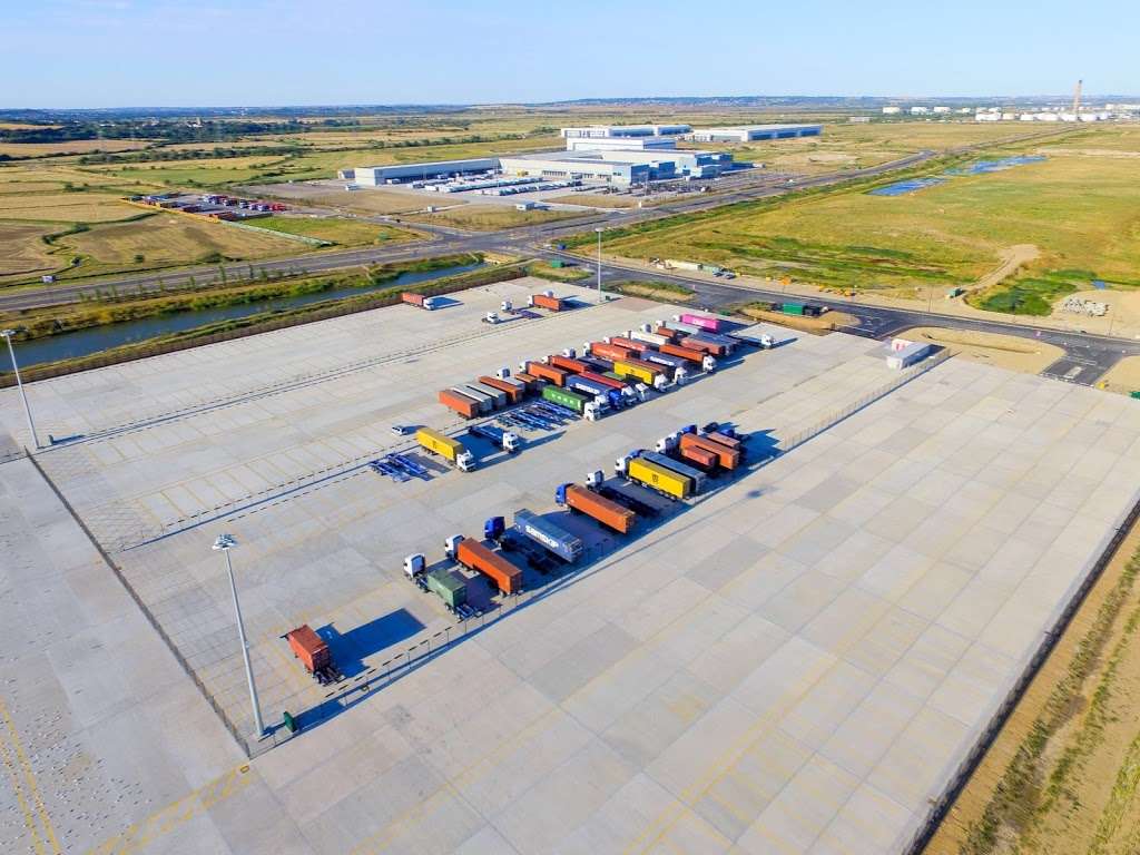 Hireco Truck Park | DP World London Gateway, Hireco Truck Park, Pacific Avenue, Corringham, Stanford-le-Hope SS17 9FA, UK | Phone: 07702 714191