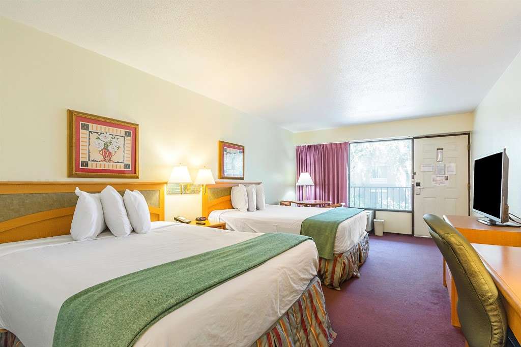 Americas Best Value Inn & Suites Melbourne | 4431 W New Haven Ave, Melbourne, FL 32904, USA | Phone: (321) 768-8439