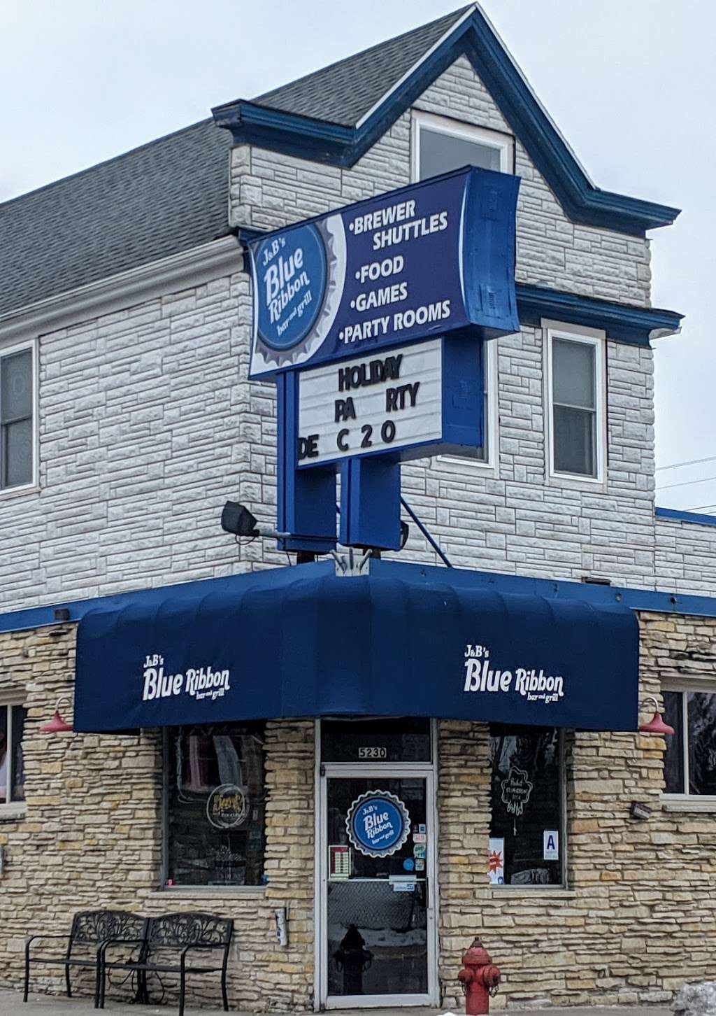 J&Bs Blue Ribbon Bar and Grill | 5230 W Bluemound Rd, Milwaukee, WI 53208, USA | Phone: (414) 443-1844
