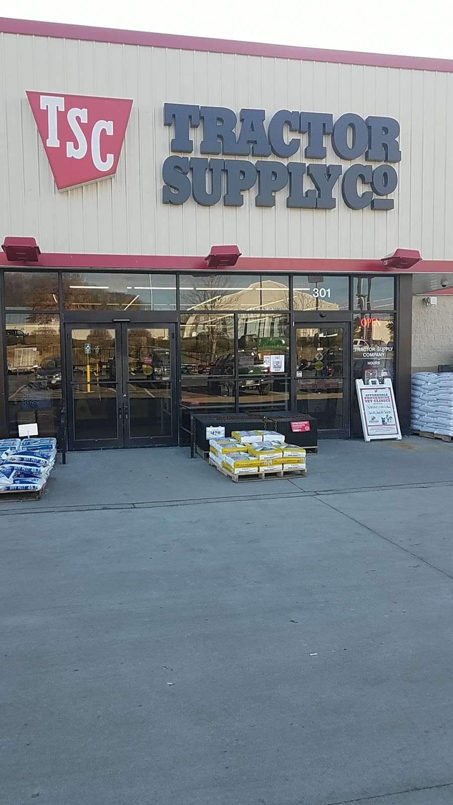 Tractor Supply Co. | 301 Century Dr, Mt Airy, MD 21771, USA | Phone: (301) 831-7877