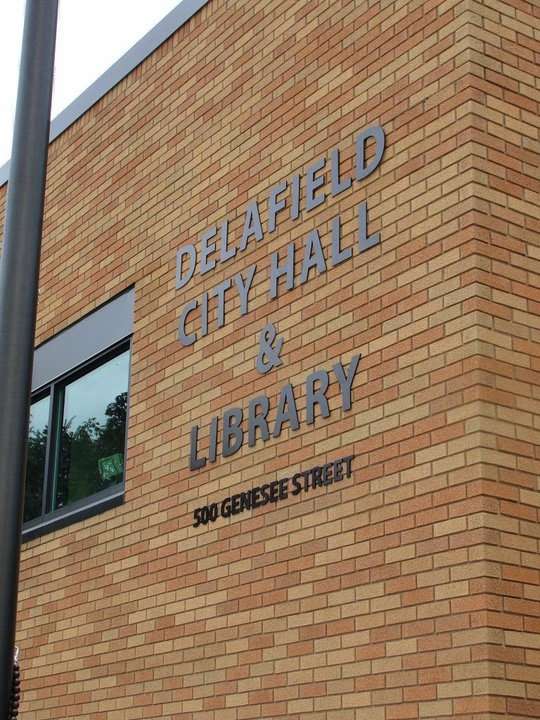 Delafield Public Library | 500 N Genesee St, Delafield, WI 53018, USA | Phone: (262) 646-6230
