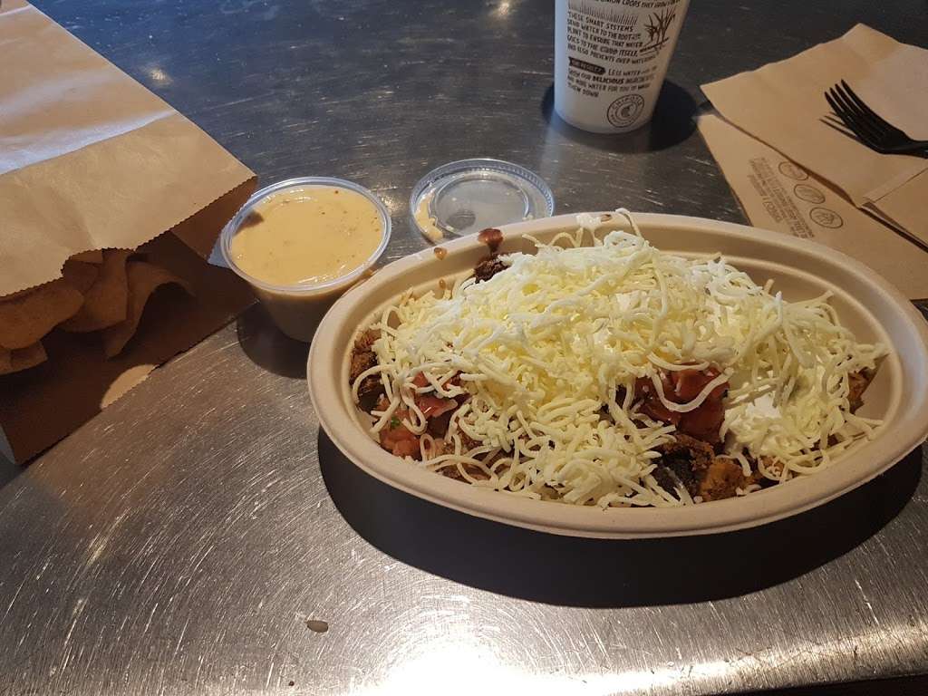 Chipotle Mexican Grill | 2341 Old Willow Rd, Glenview, IL 60025 | Phone: (847) 724-8580