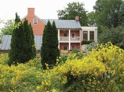 Pink House Bed & Breakfast | 15481 2nd St, Waterford, VA 20197, USA | Phone: (540) 882-3559