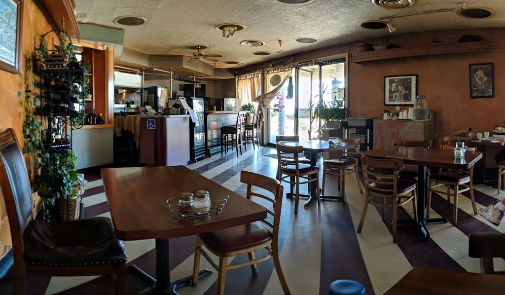 Robas Pizza Cafe | 2320 Powell St, Emeryville, CA 94608, USA | Phone: (510) 547-7773