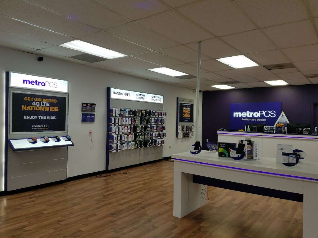 Metro by T-Mobile | 2504 Little Rock Rd, Charlotte, NC 28214, USA | Phone: (980) 819-5638