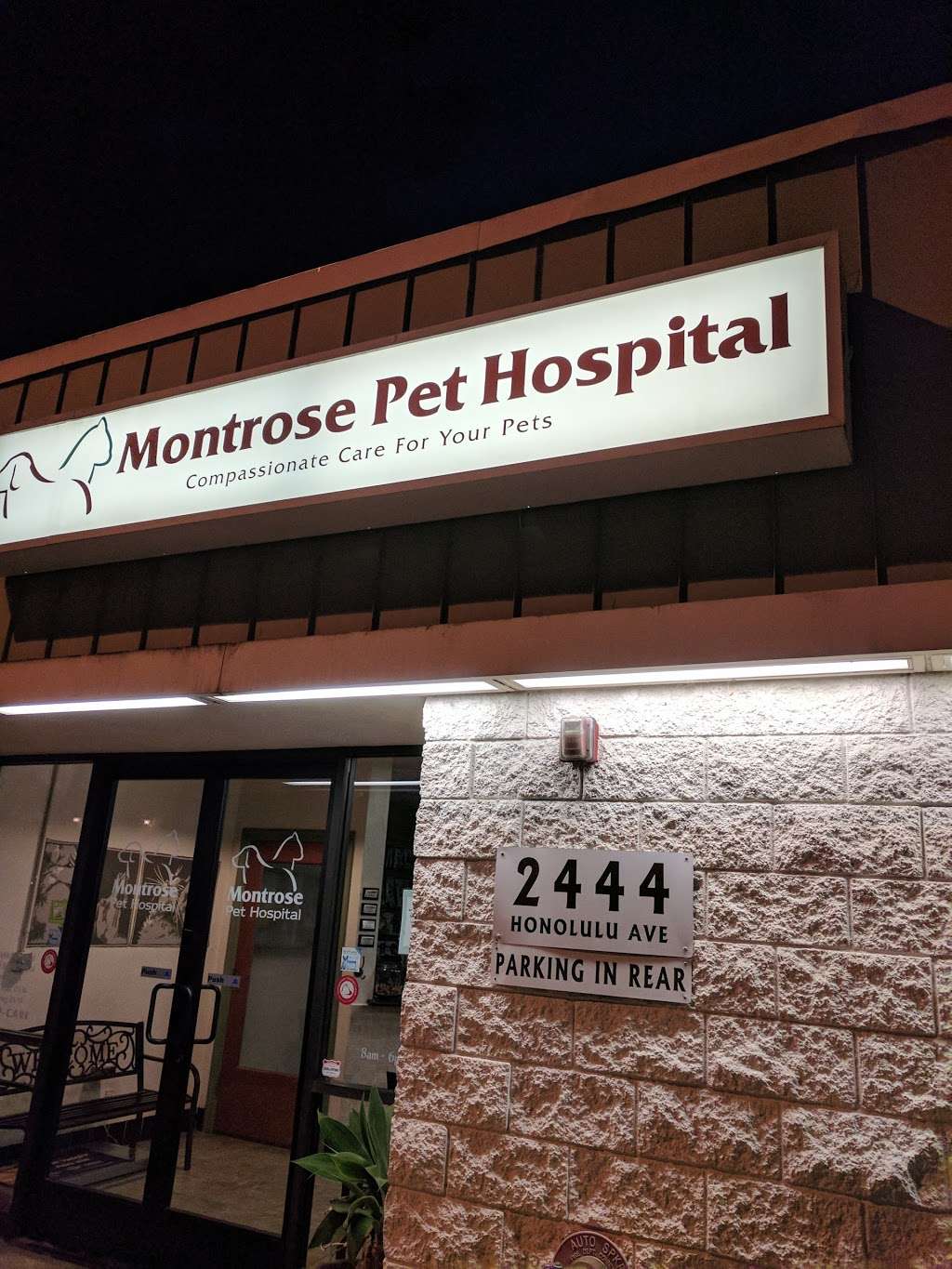 Montrose Pet Hospital | 2444 Honolulu Ave, Montrose, CA 91020, USA | Phone: (818) 249-2273