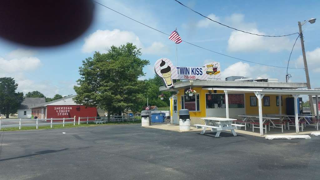 Twin Kiss Drive In | 700 S White Ave, Sheridan, IN 46069, USA | Phone: (317) 758-5485