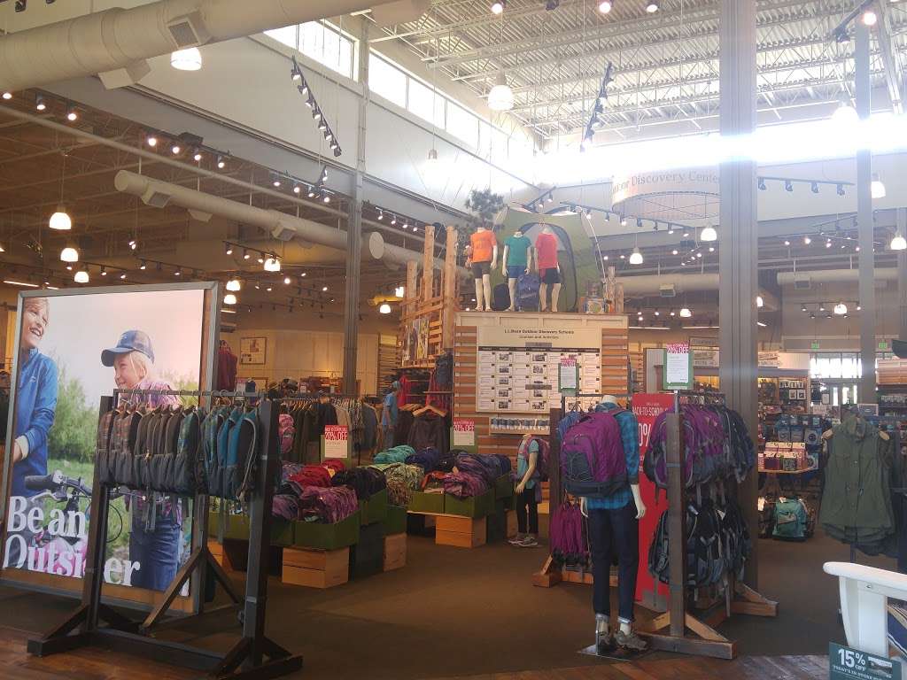 L.L. Bean | 100 W Higgins Rd, South Barrington, IL 60010, USA | Phone: (888) 552-5548