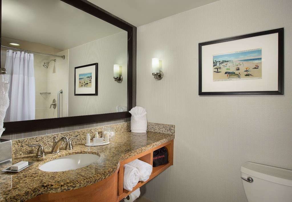 Courtyard by Marriott Fort Lauderdale Beach | 440 Seabreeze Blvd, Fort Lauderdale, FL 33316, USA | Phone: (954) 524-8733