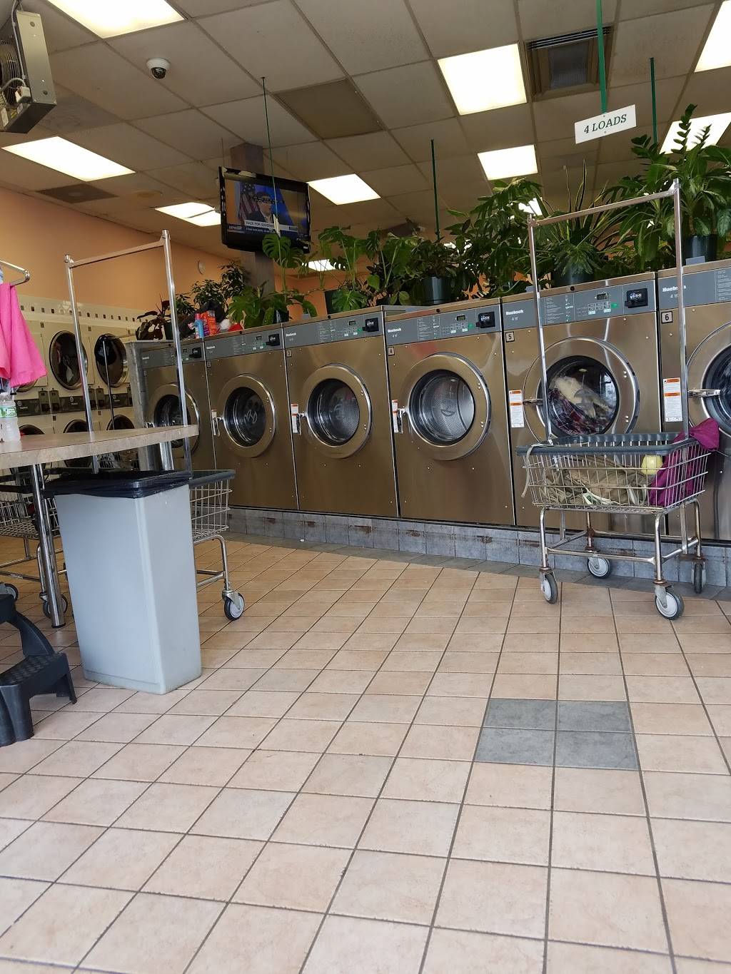 Village Laundromat & Dry Cleaners | 369 S Washington Ave, Bergenfield, NJ 07621, USA | Phone: (201) 385-5239