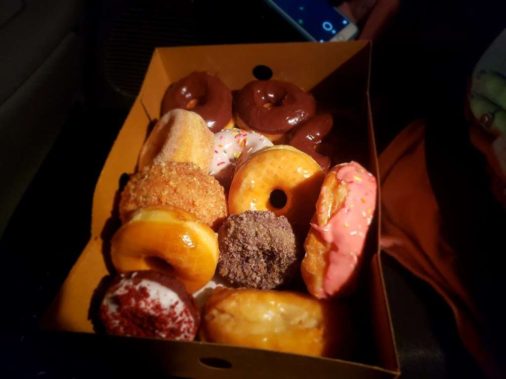 Rolling Pin Donuts | 2153 Las Posas Rd, Camarillo, CA 93010, USA | Phone: (805) 482-8711