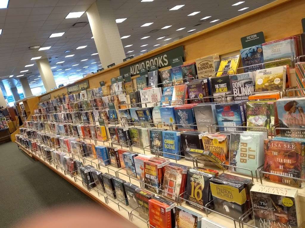 Barnes & Noble | 5183 E Montclair Plaza Ln, Montclair, CA 91763, USA | Phone: (909) 399-1966