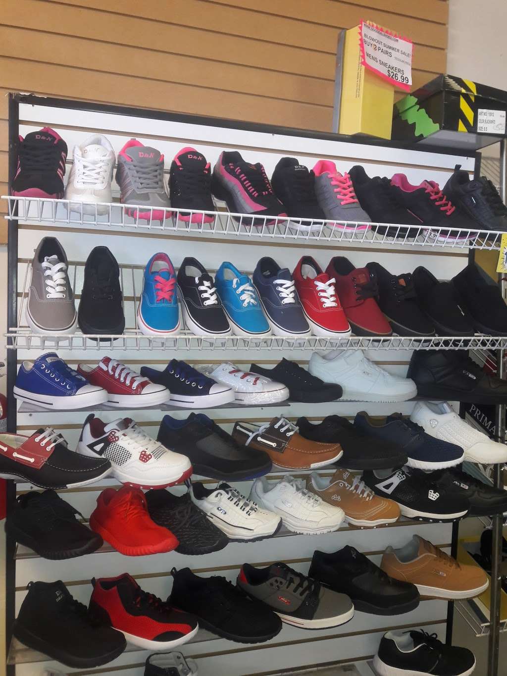 Good deal shoes Las Vegas | 2917 W Washington Ave, Las Vegas, NV 89107 | Phone: (702) 822-0307