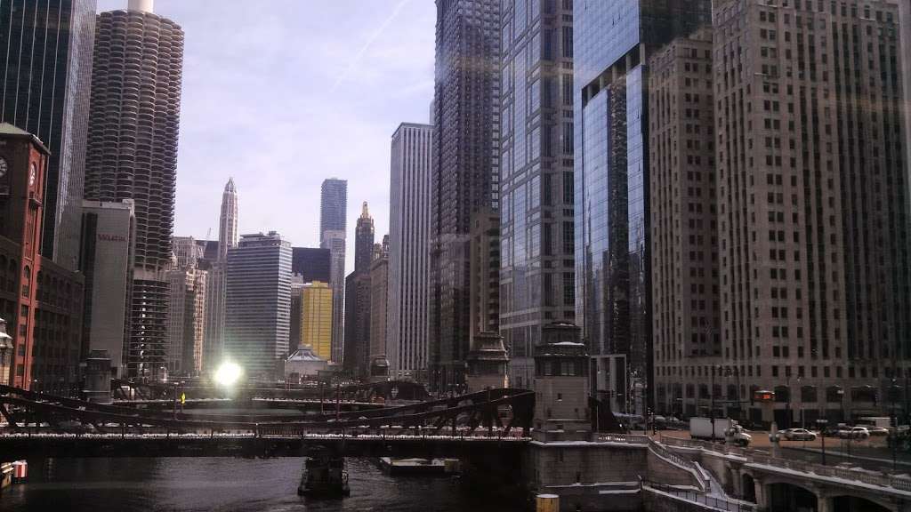 Elevated train Blue Line | Chicago, IL 60604