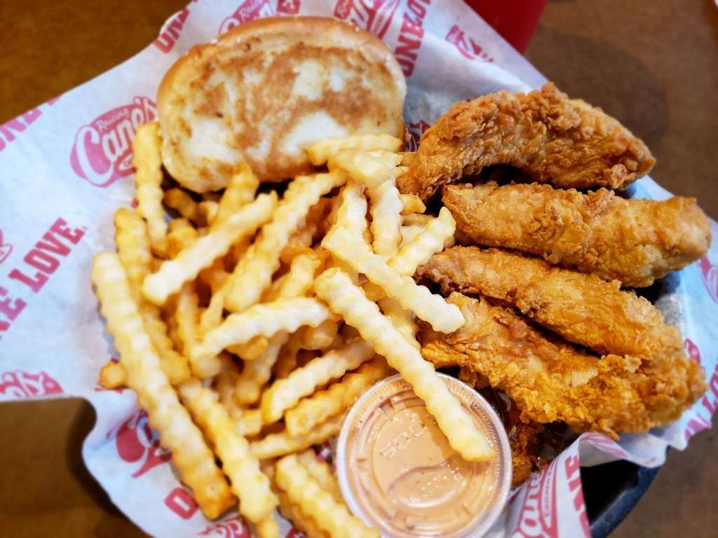 Raising Canes Chicken Fingers | 8771 N Ambassador Dr, Kansas City, MO 64154, USA | Phone: (816) 584-0502