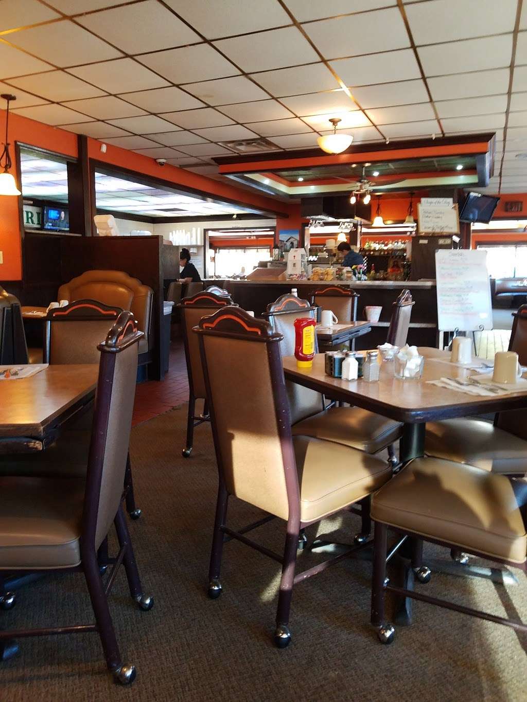 Christinas Family Restaurant | 350 Delafield St, Waukesha, WI 53188, USA | Phone: (262) 542-6739