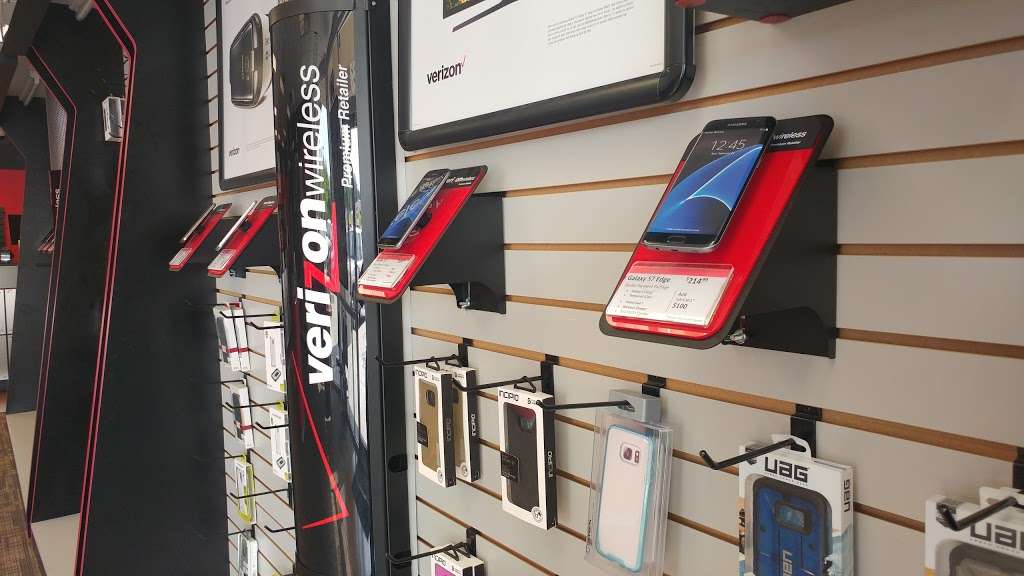 Verizon Authorized Retailer – Russell Cellular | 650 S Commercial St, Harrisonville, MO 64701, USA | Phone: (816) 884-3416