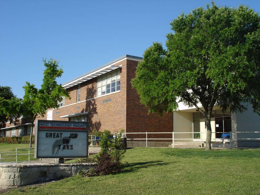 Richardson West Junior High School | 1309 Holly Dr, Richardson, TX 75080, USA | Phone: (469) 593-3700