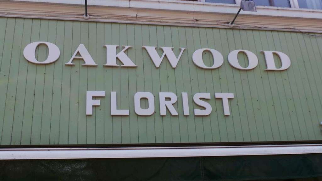 Oakwood Florist Ltd | 211 Bramley Rd, London N14 4XA, UK | Phone: 020 8363 0717