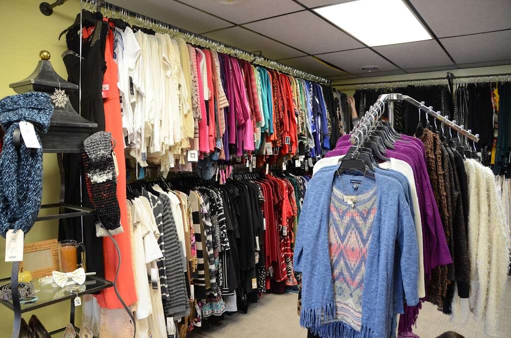 Queen Bs Boutique | 541 E Main St, Brownsburg, IN 46112