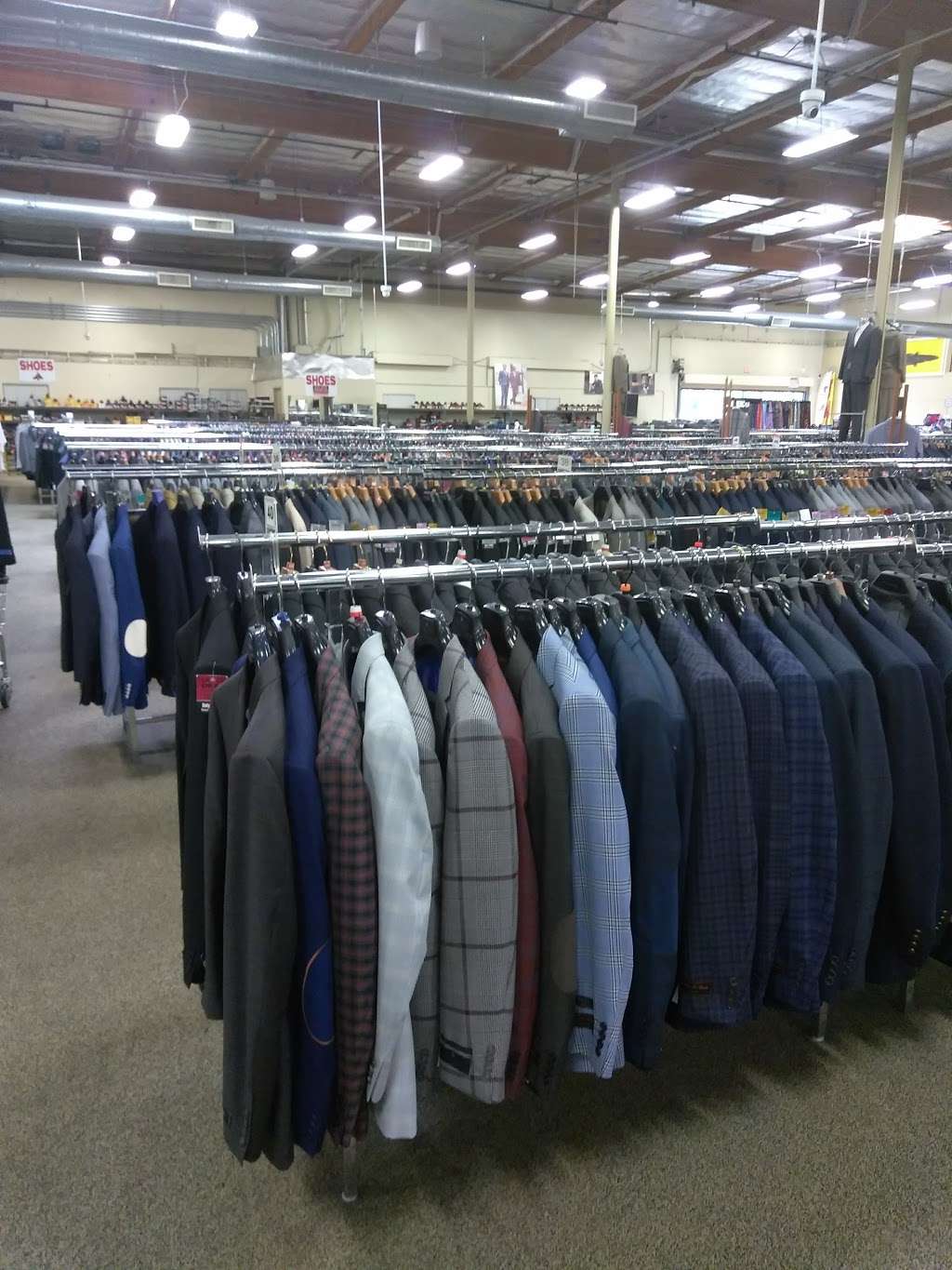 3 Day Suit Broker | 1361 W 190th St, Gardena, CA 90248, USA | Phone: (310) 243-1150