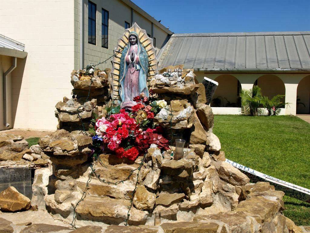 Santo Niño Catholic Church | 2801 Cross St, Laredo, TX 78046, USA | Phone: (956) 724-6638