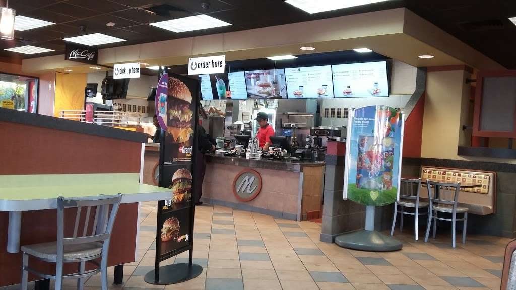 McDonalds | 630 W Sample Rd, Pompano Beach, FL 33064, USA | Phone: (954) 943-3055