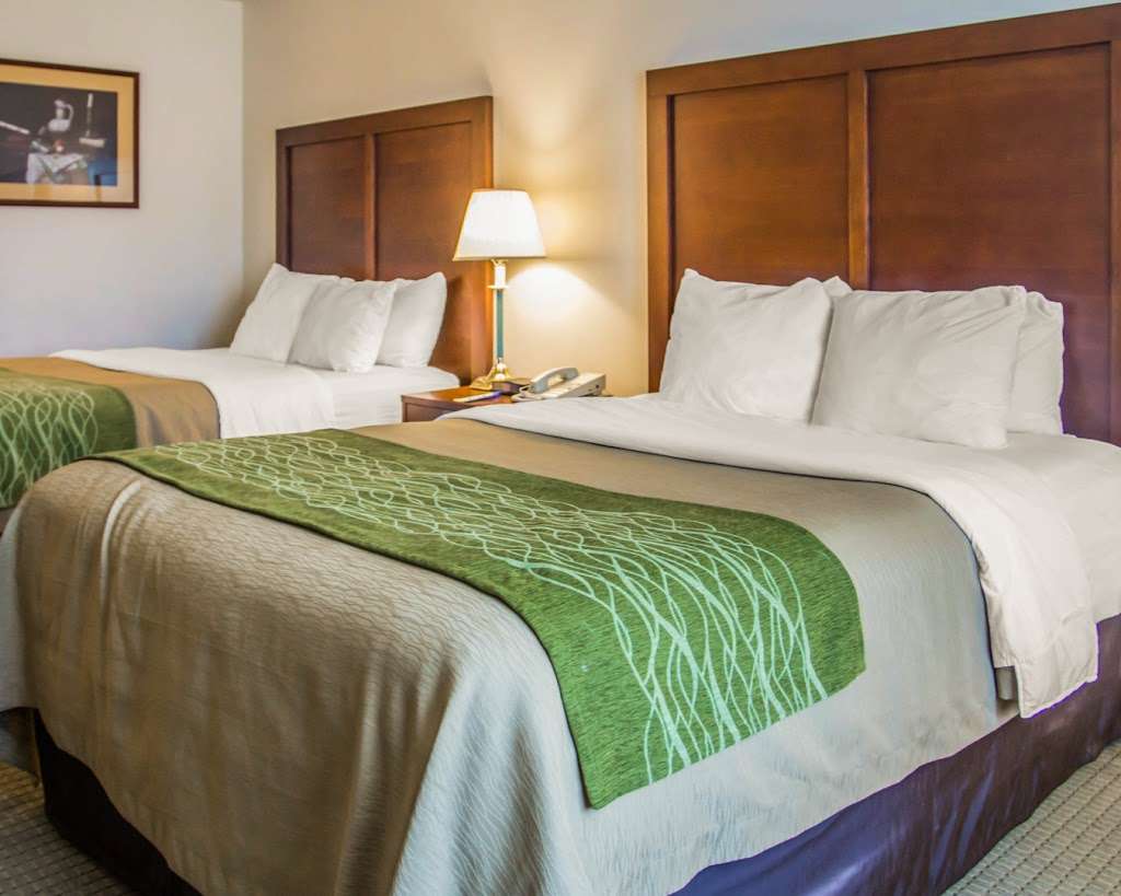 Comfort Inn & Suites | 1825 W Ave J 12, Lancaster, CA 93534 | Phone: (661) 418-5690