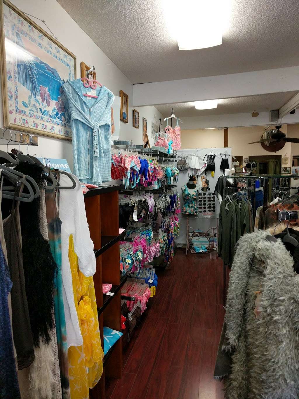 Yvettes Bikinis | 113 Main St, Seal Beach, CA 90740, USA | Phone: (323) 712-8418