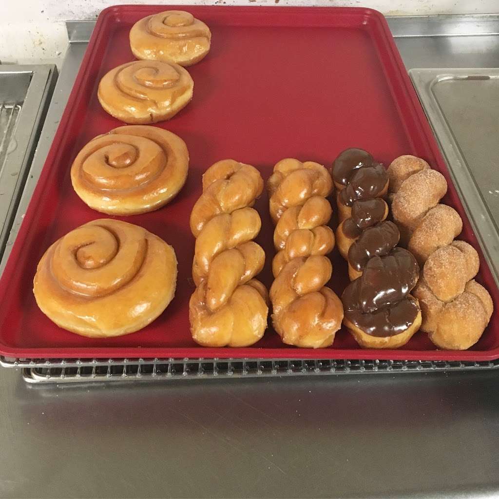 Donut Palace | 19919 FM 1485, New Caney, TX 77357, USA | Phone: (281) 689-1800