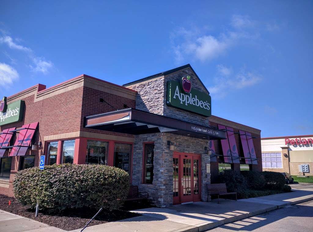 Applebees Grill + Bar | 7901 151st St, Overland Park, KS 66223, USA | Phone: (913) 814-0031