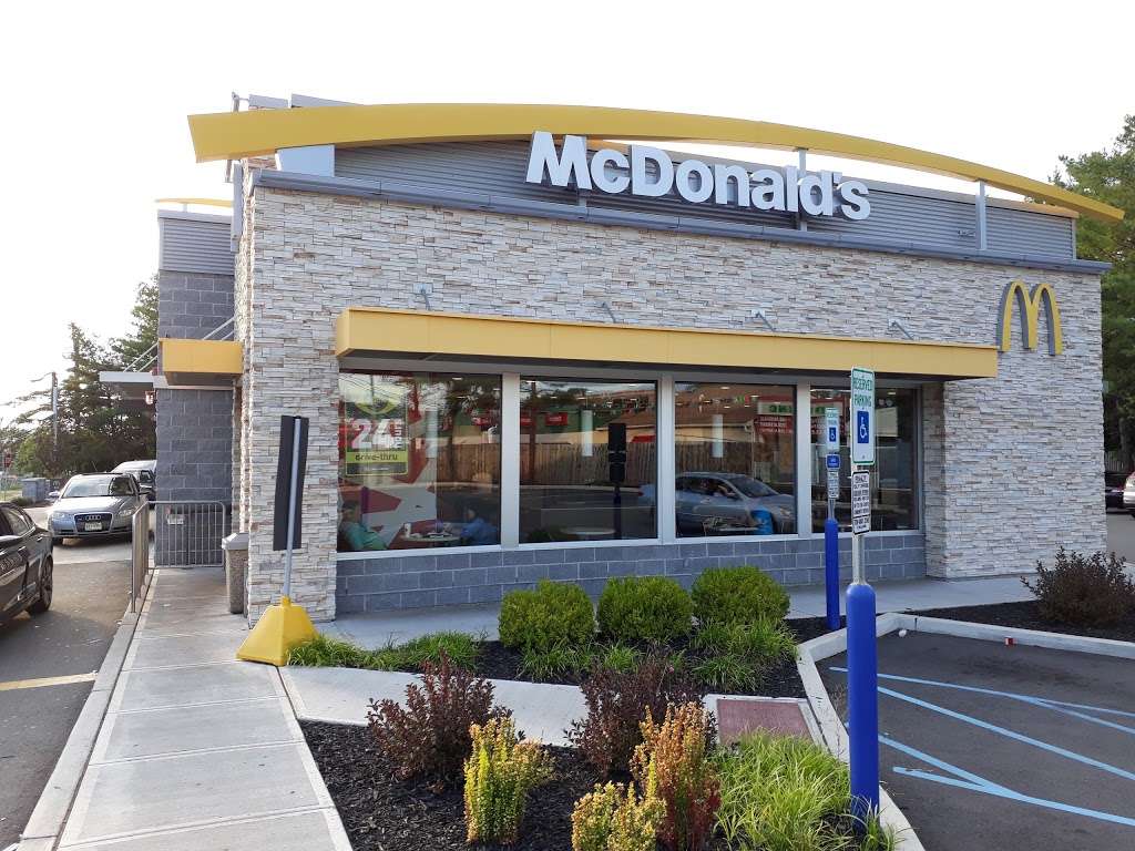 McDonalds | 157 W 63rd St, Bayonne, NJ 07002, USA | Phone: (201) 339-3174