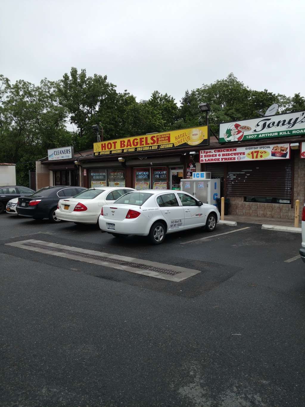 Hot Bagels | 1307 Arthur Kill Rd, Staten Island, NY 10312, USA | Phone: (718) 227-4645